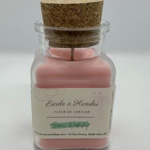 Bougie parfumée "Escale à Honshu" de Tauriac Workshop (bougie fleur de cerisier)
