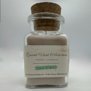 Bougie parfumée "Quand Vient l'Automne" de Tauriac Workshop (bougie pomme cannelle)