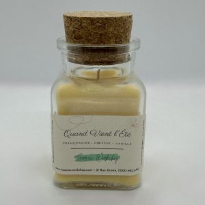 Bougie parfumée "Quand Vient l'Été" de Tauriac Workshop (bougie frangipanier hibiscus)