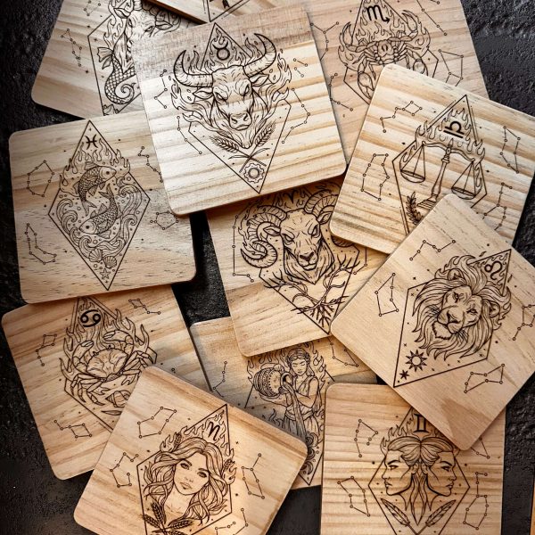 Dessous de verre pyrogravé "Signes du Zodiaque" de Tauriac Workshop